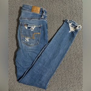 American Eagle Next Level Stretch ripped skinny jeans size 4